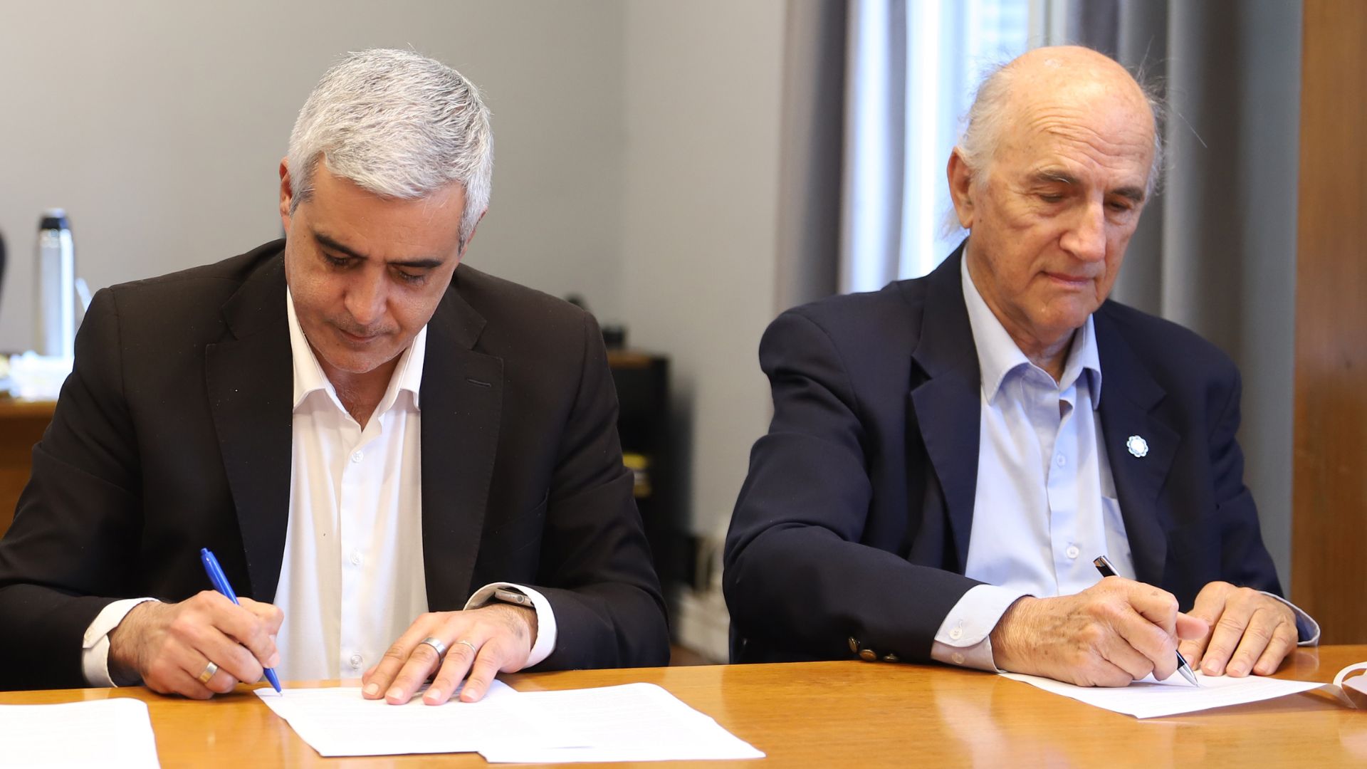 Firma de convenio entre la UNR y AIM ROSARIO para el lanzamiento de dos diplomaturas